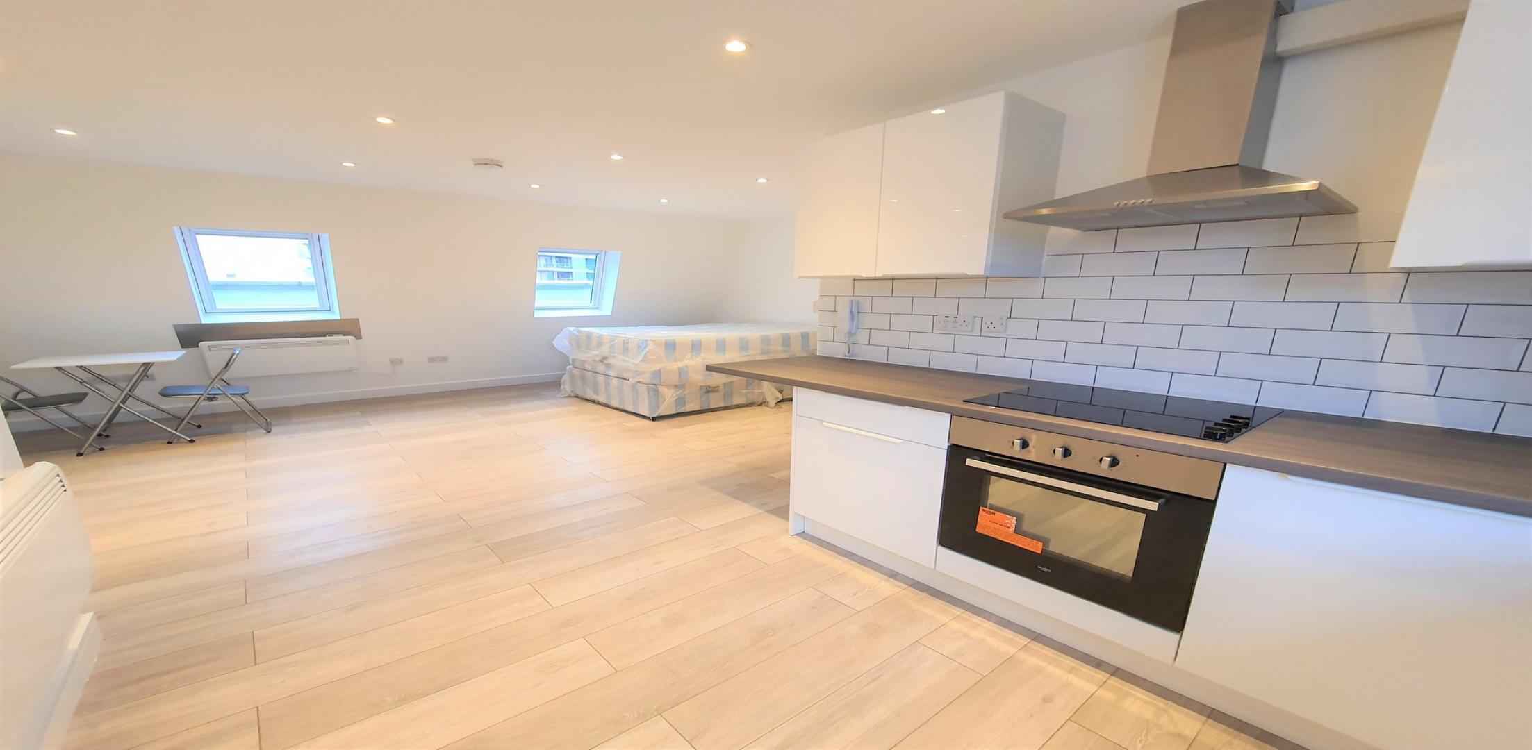 			Studio Apartment, 1 bath, 0 reception Studio			 Kilburn Lane, Queens Park